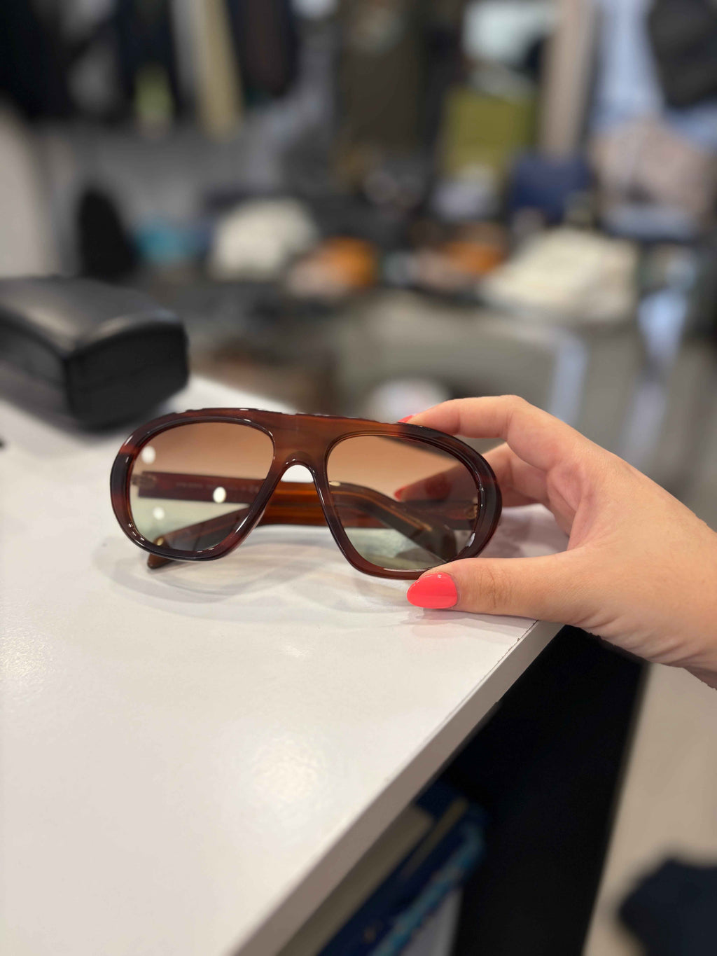 Gafas de Sol Aviador Prada - Estilo, Elegancia y Protección en Cada Mirada