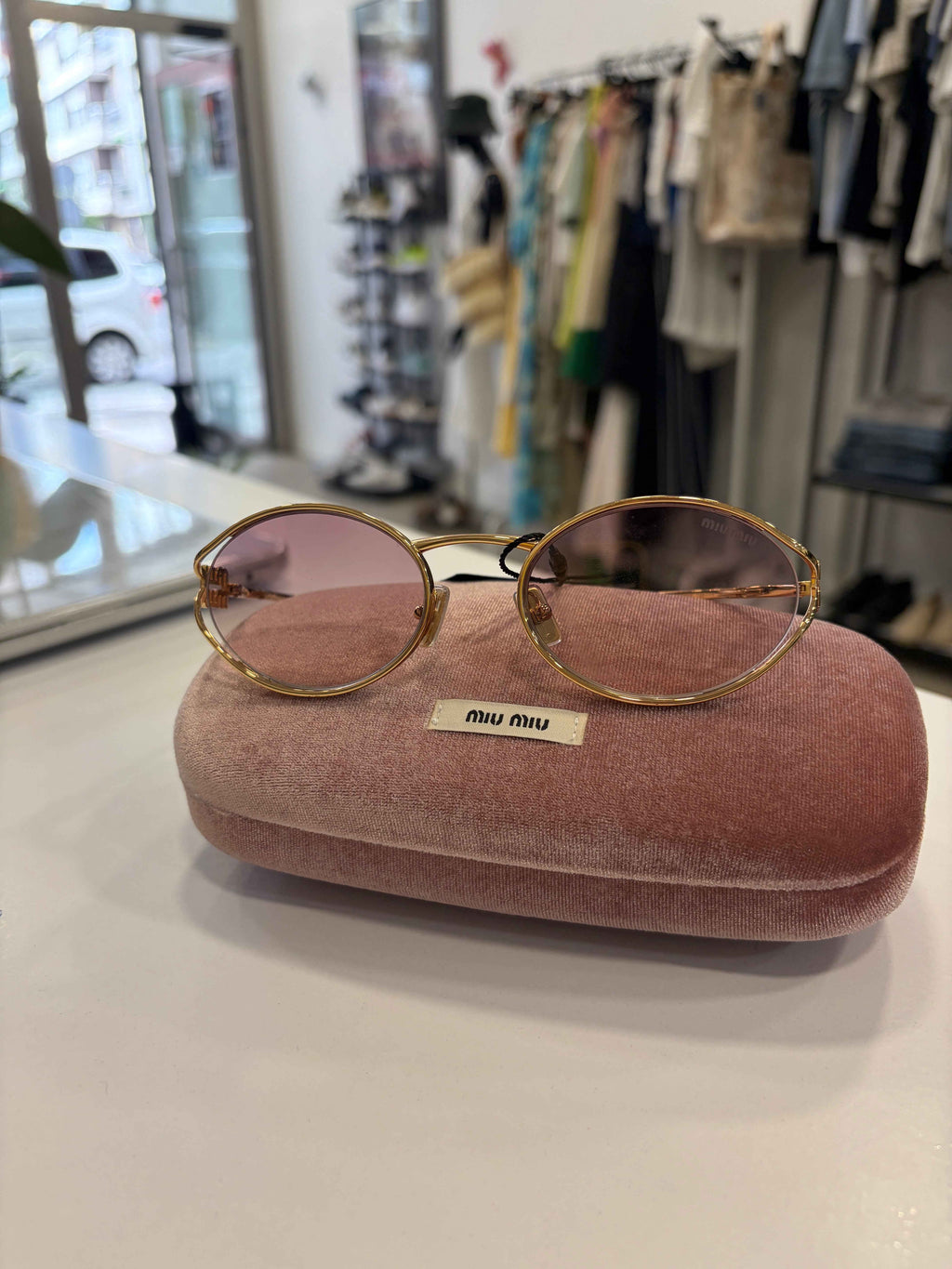 Gafas de sol Miu Miu MU 52YS - Elegancia y Estilo en Cada Rayo de Sol
