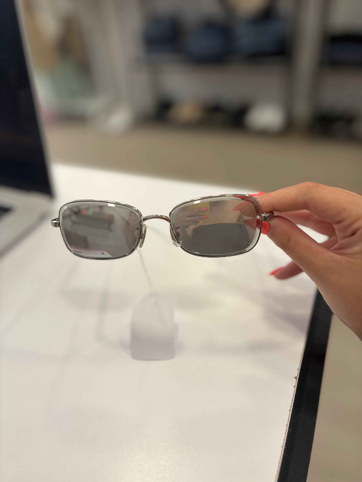 Gafas de Sol Rectangulares LOEWE: El Accesorio Esencial para un Estilo Inigualable