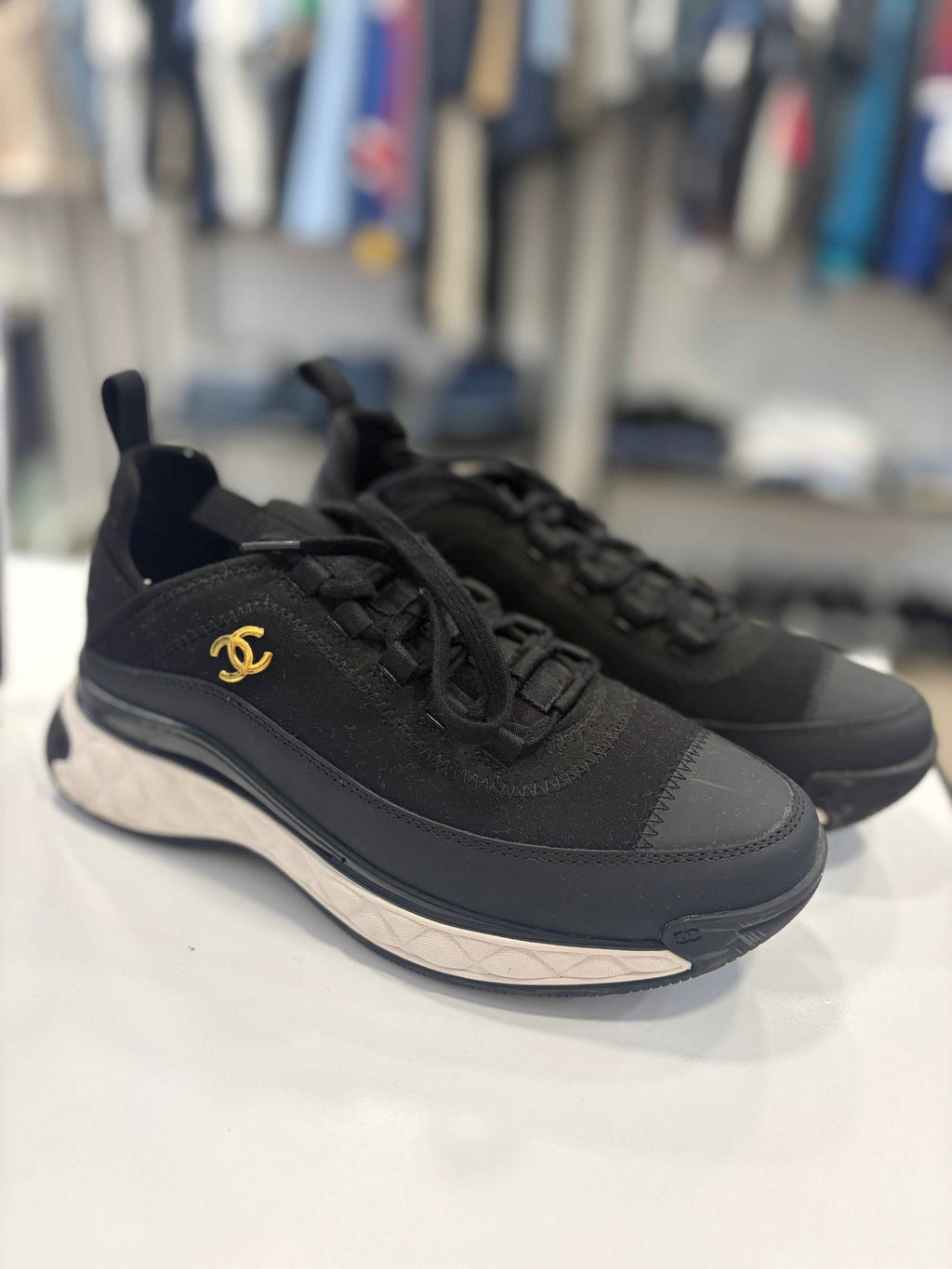 Zapatillas Deportivas Chanel CC Logo Negras para Un Estilo Elegante y Casual