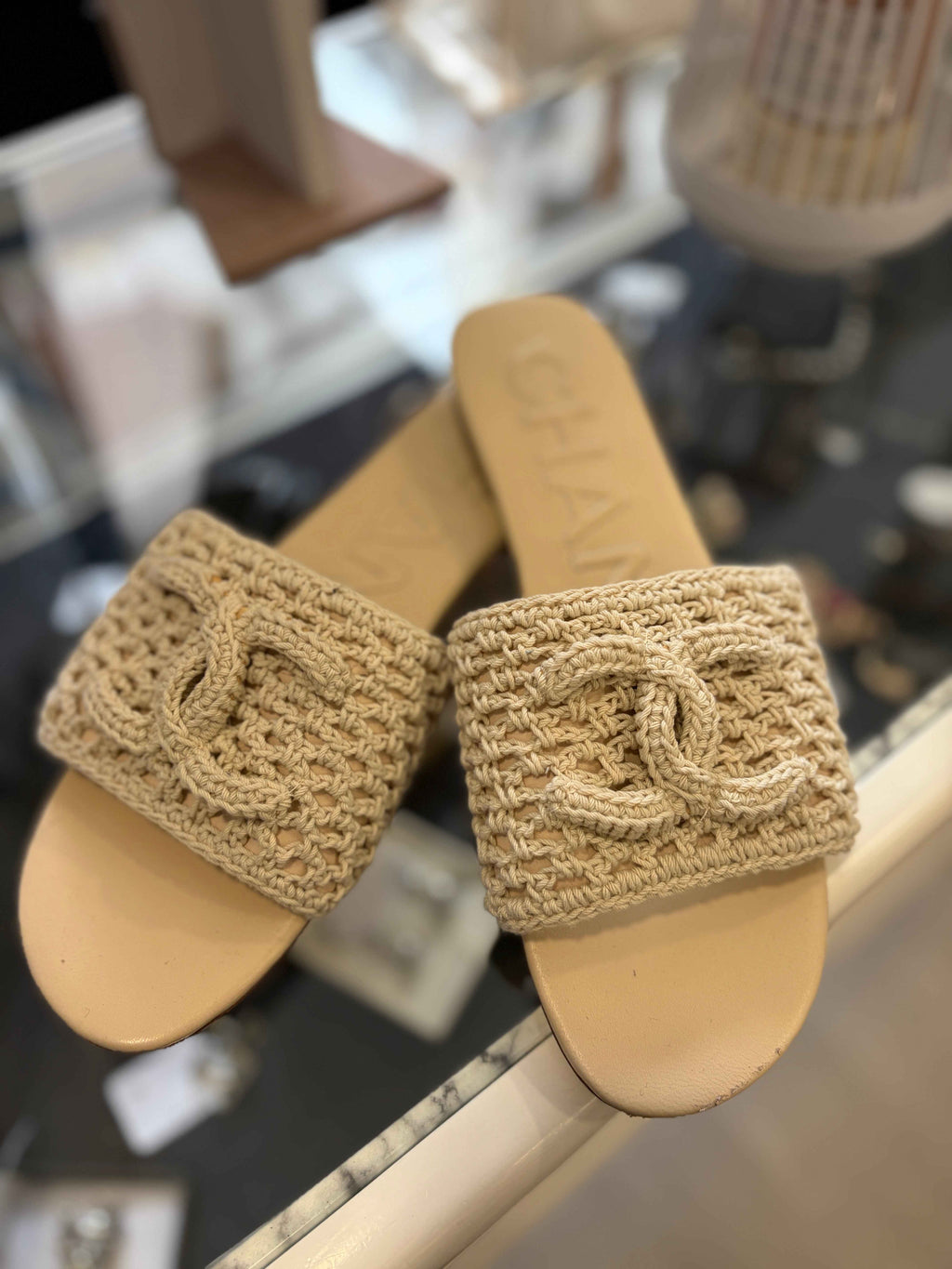 Palas de Crochet Chanel Beige: Comodidad y Elegancia para Cada Ocasión