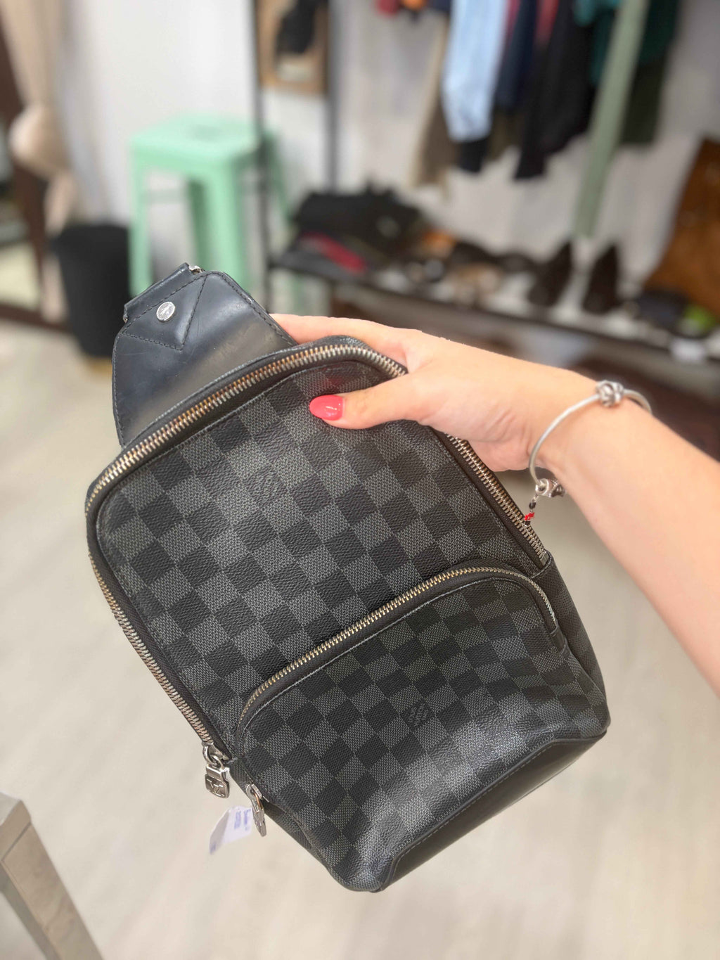 Bandolera Louis Vuitton Avenue Sling Bag: Elegancia y Funcionalidad para tu Estilo Diario