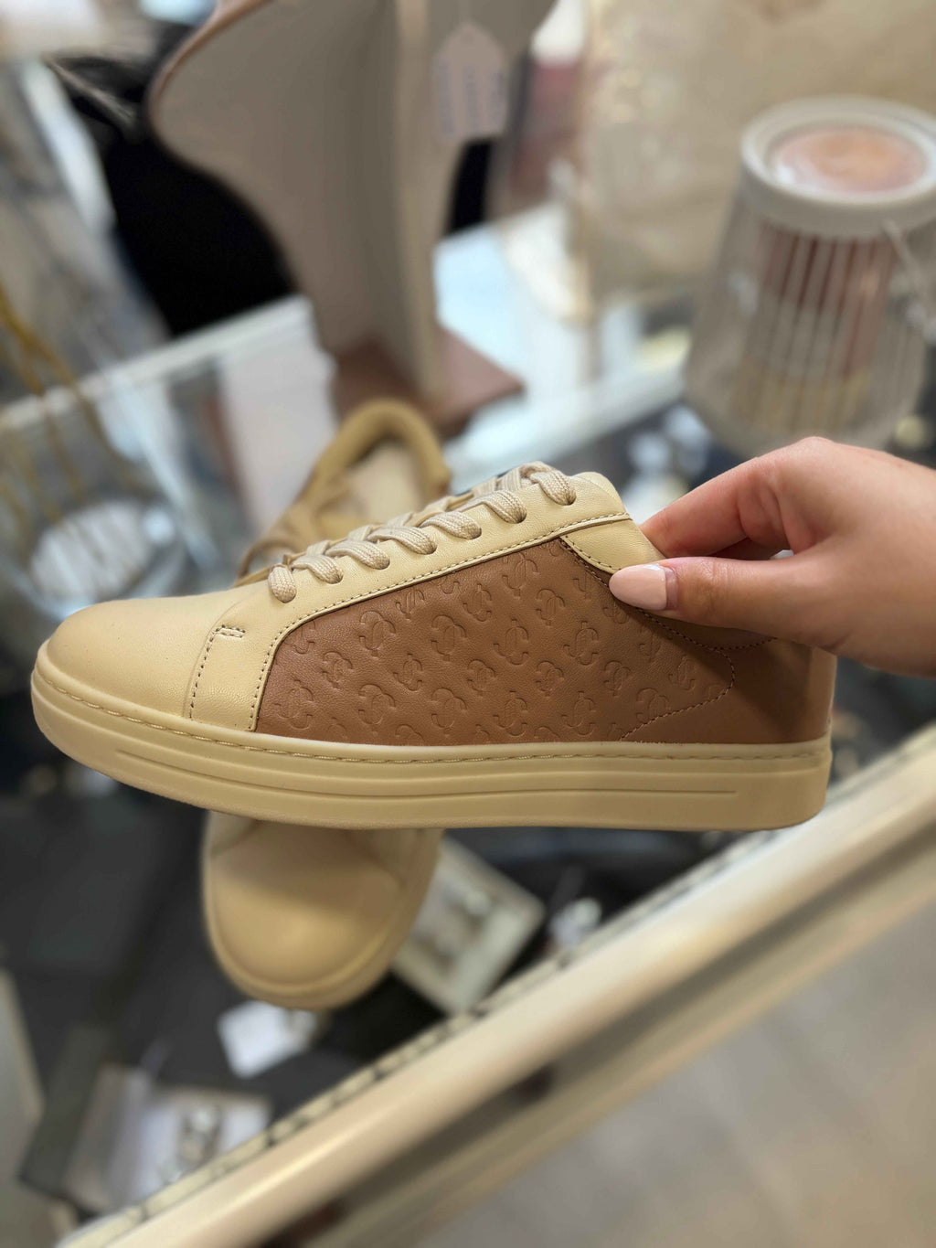 Zapatillas Jimmy Choo Rome: Elegancia y Confort en Piel Bitono con Monograma