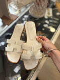 Sandalias Hermès Oran Blancas: Elegancia y Confort para Cada Ocasión