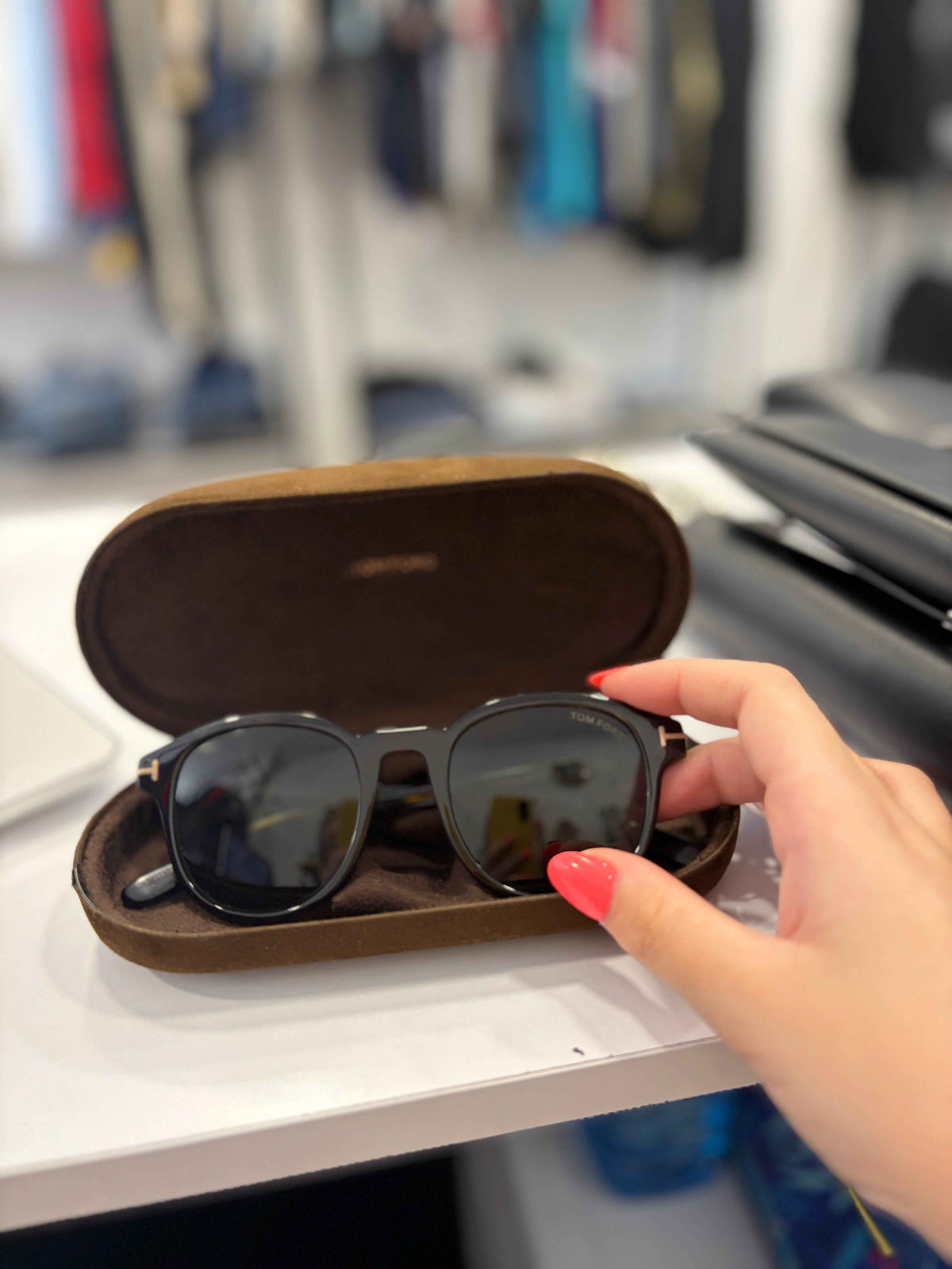 Gafas Tom Ford Avery - Elegancia y Estilo en Brillo Negro
