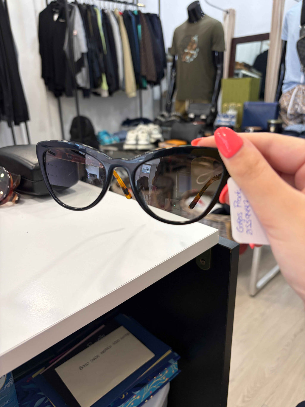 Gafas de sol Prada Catwalk: Elegancia y Protección en Cada Mirada