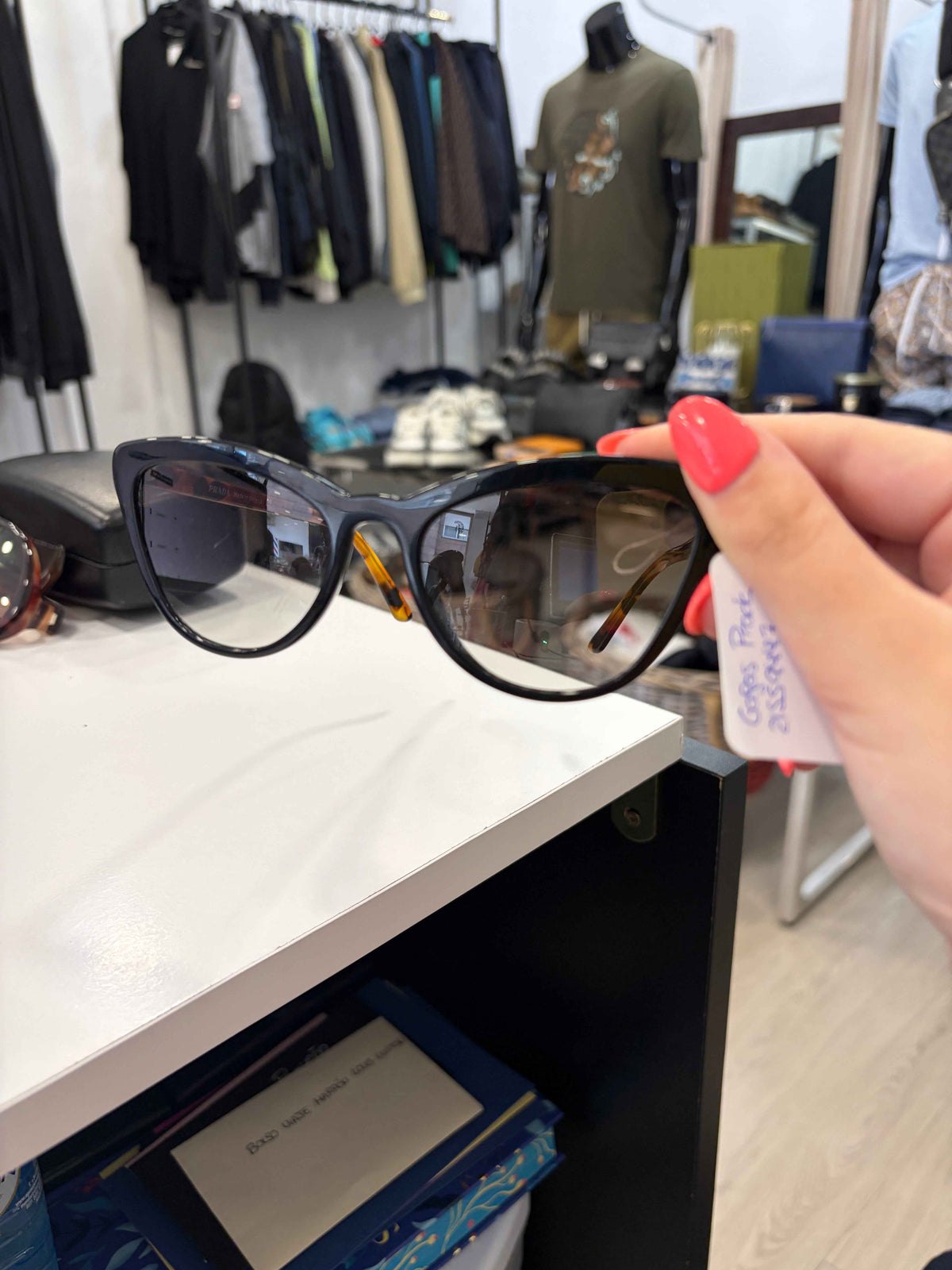 Gafas de sol Prada Catwalk: Elegancia y Protección en Cada Mirada