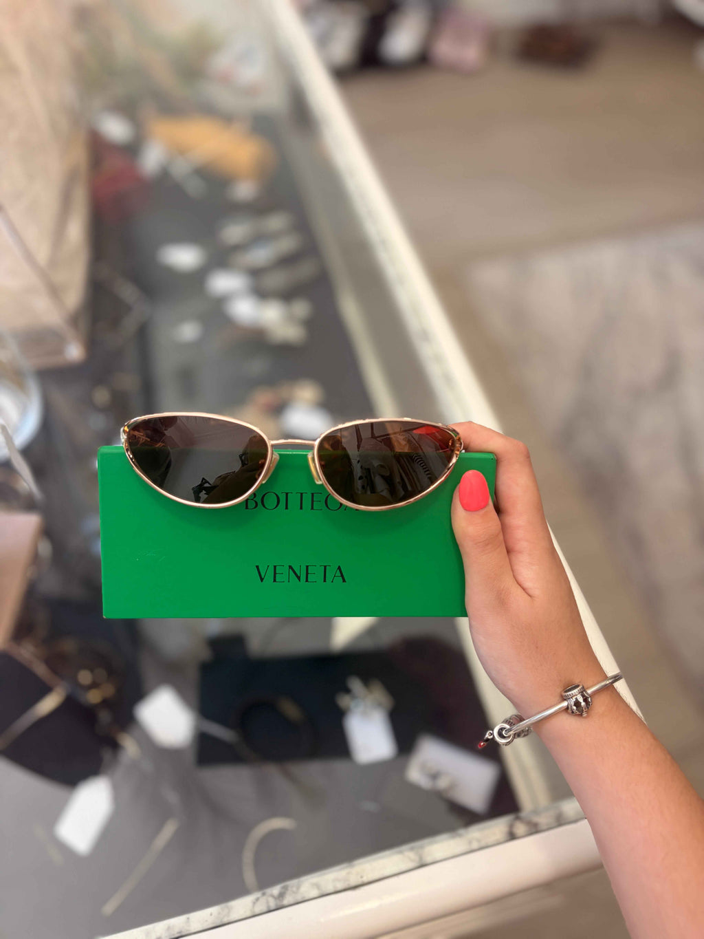Gafas de Sol Bottega Veneta BV1330S: Estilo y Elegancia para Cada Ocasión