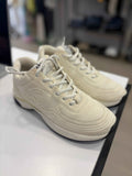 Zapatillas Deportivas Chanel: Elegancia y Comodidad en Cada Paso