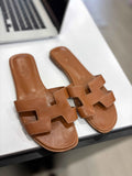 Sandalias Hermès Oran en Piel Gold: Elegancia y Comodidad para el Verano