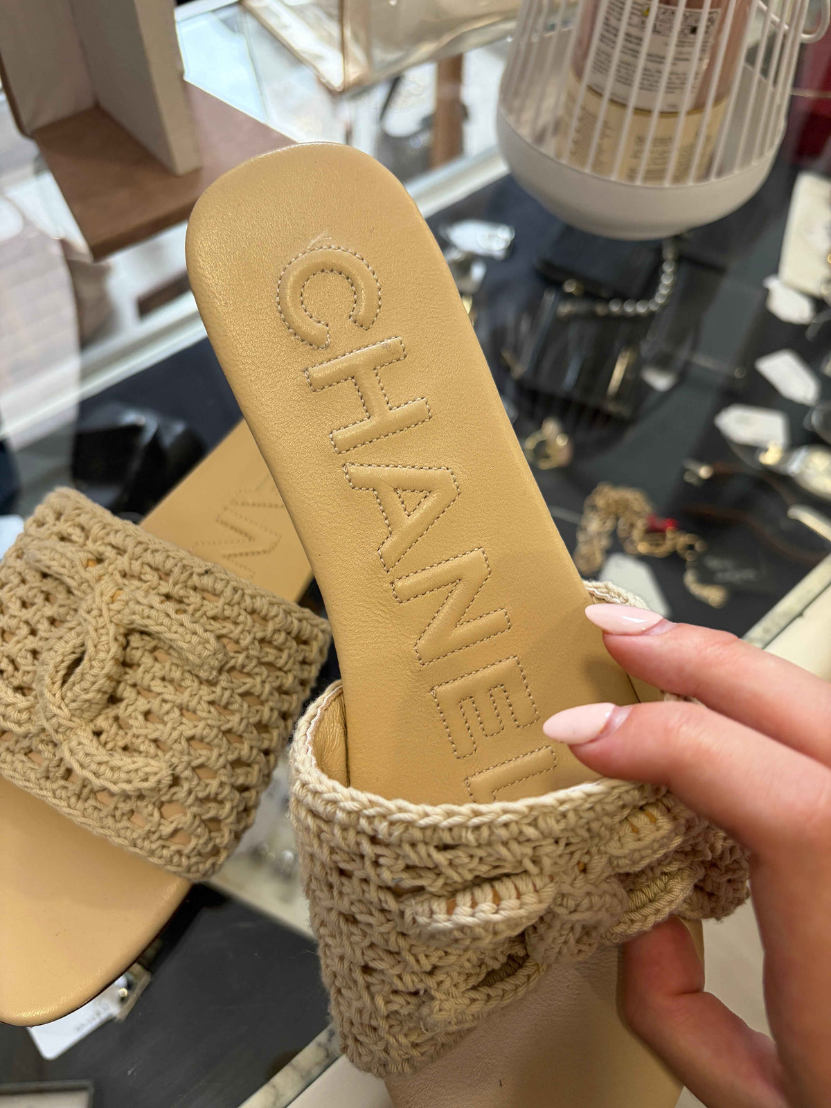 Palas de Crochet Chanel Beige: Comodidad y Elegancia para Cada Ocasión