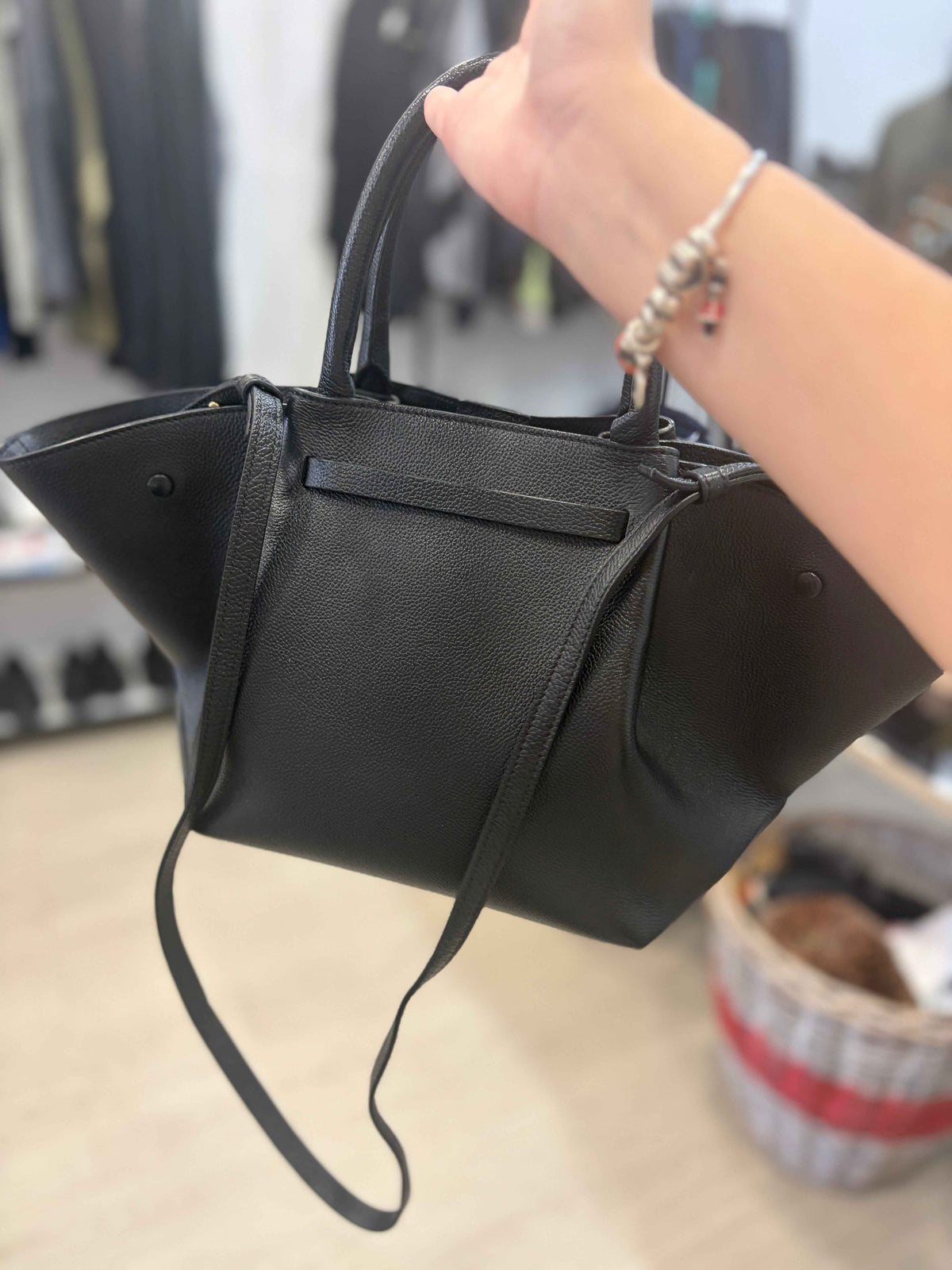 Bolso DeMellier The Midi New York: La Elegancia y Versatilidad que Transforma tu Estilo