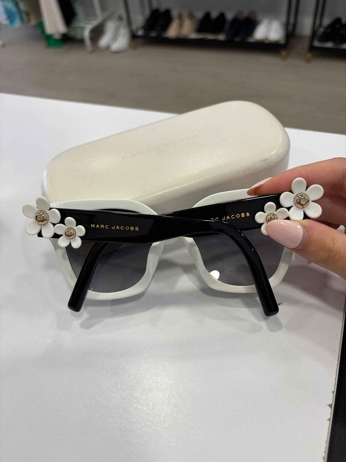 Gafas de Sol Marc Jacobs Daisy: Estilo y Elegancia para Cada Ocasión