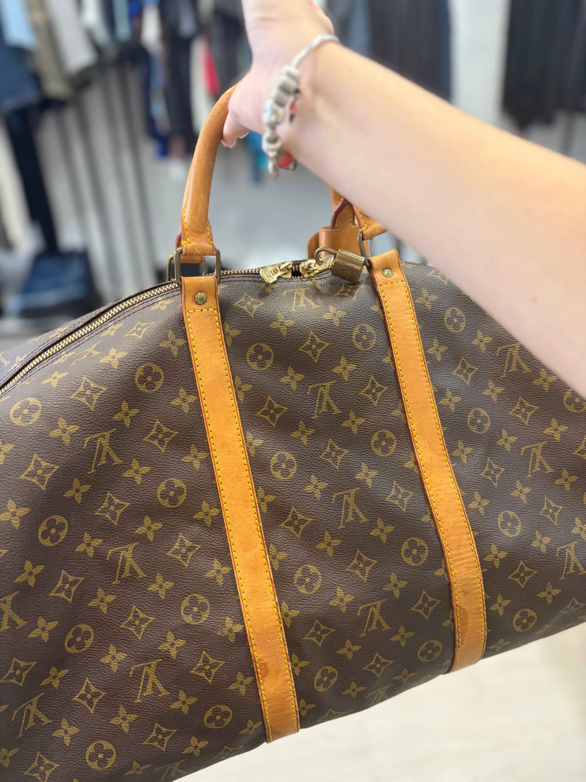 Bolso de Viaje Louis Vuitton Keepall Monogram: Estilo y Funcionalidad Perfectos para tus Aventuras