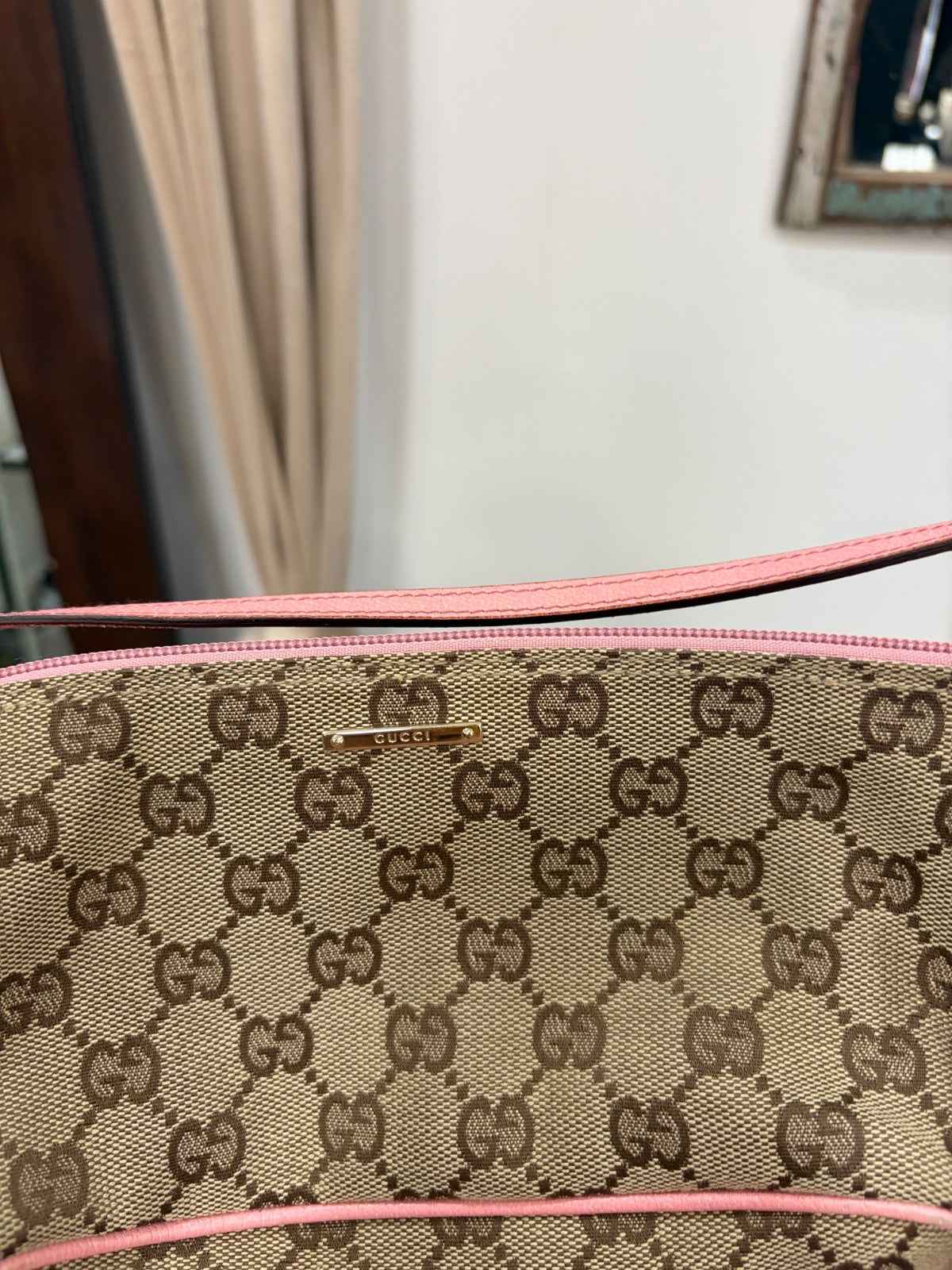 Bolso Pochette Gucci Rosa: Elegancia Vintage para Tu Look Moderno