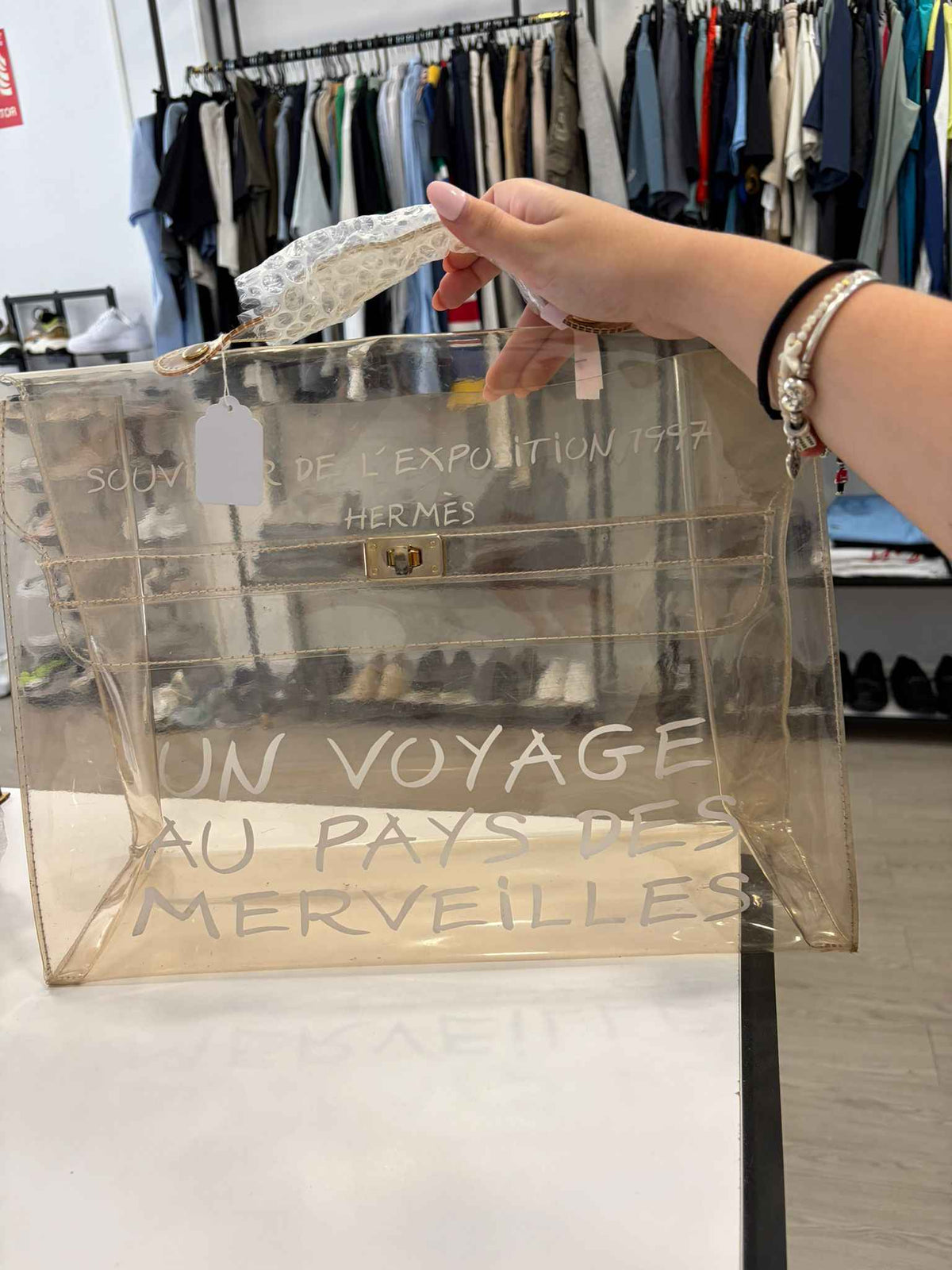 Bolso Hermès Vinyl Kelly 40'' – Un icónico souvenir de lujo