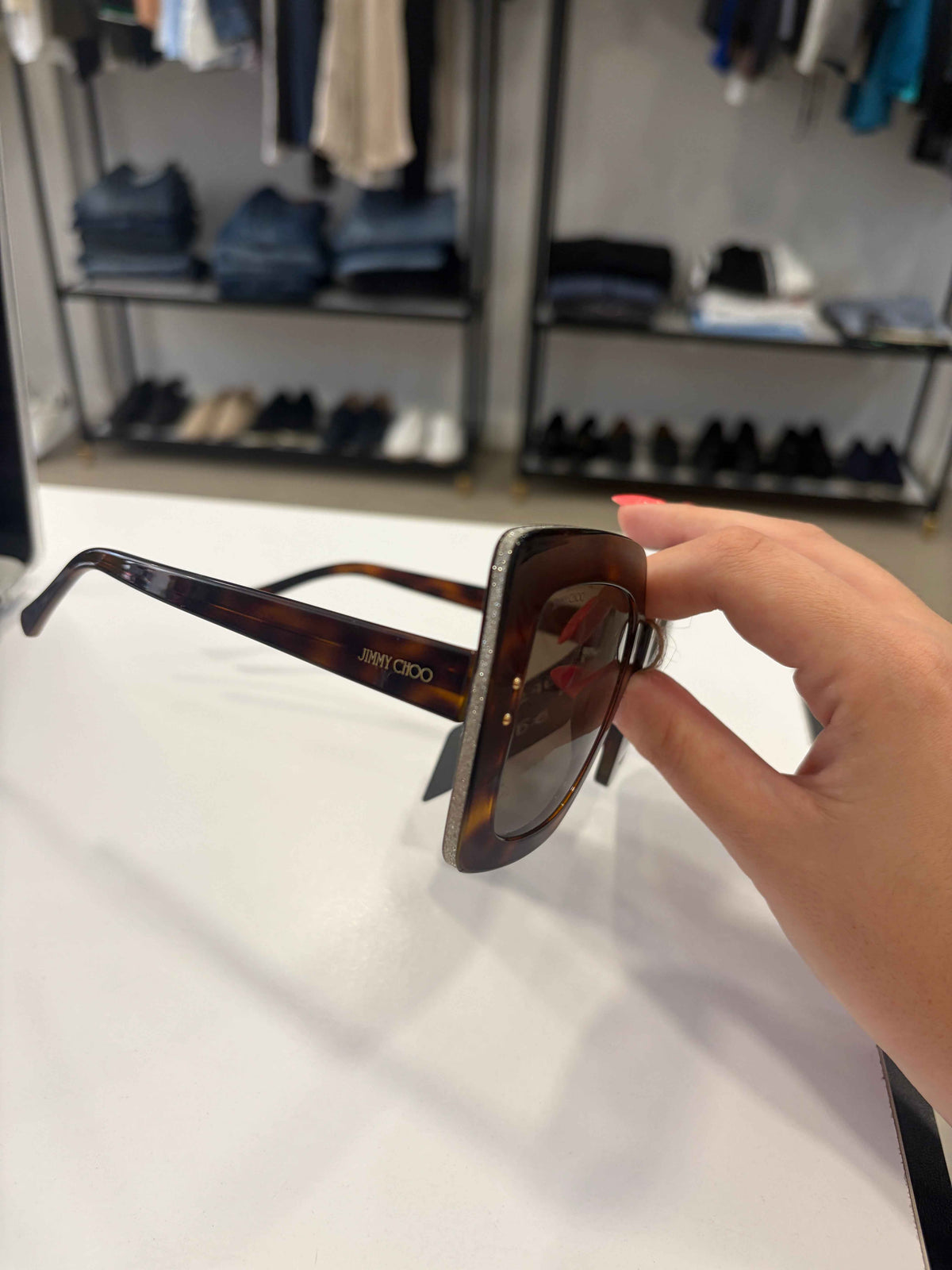 Gafas de sol Jimmy Choo Auri: Glamour Sofisticado para Cada Ocasión