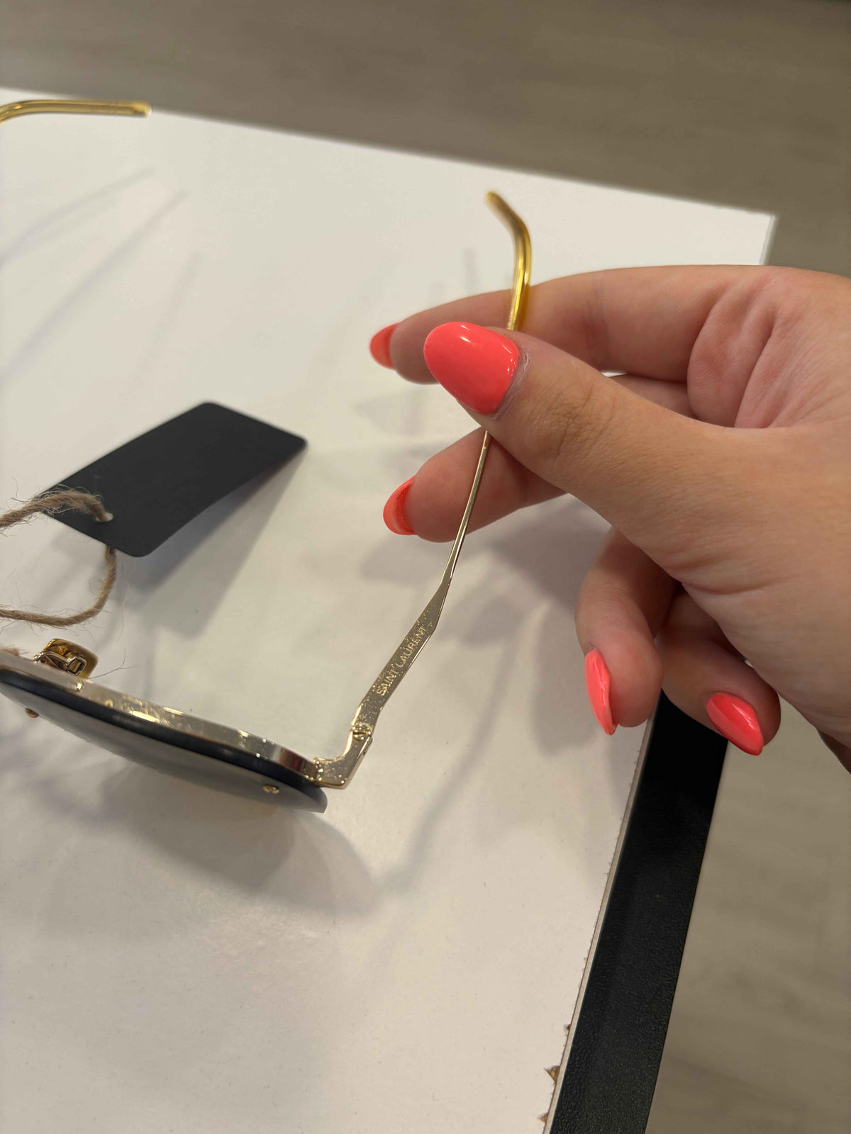Gafas de sol Saint Laurent SL 422: Lujo y Estilo Vanguardista para Cada Ocasión