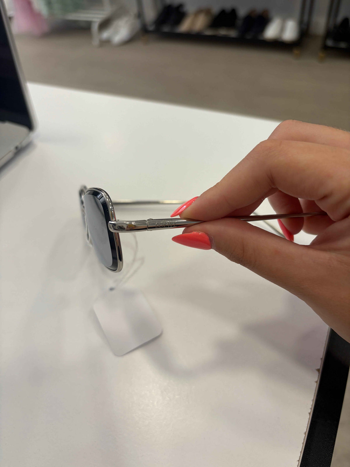 Gafas de Sol Rectangulares LOEWE: El Accesorio Esencial para un Estilo Inigualable