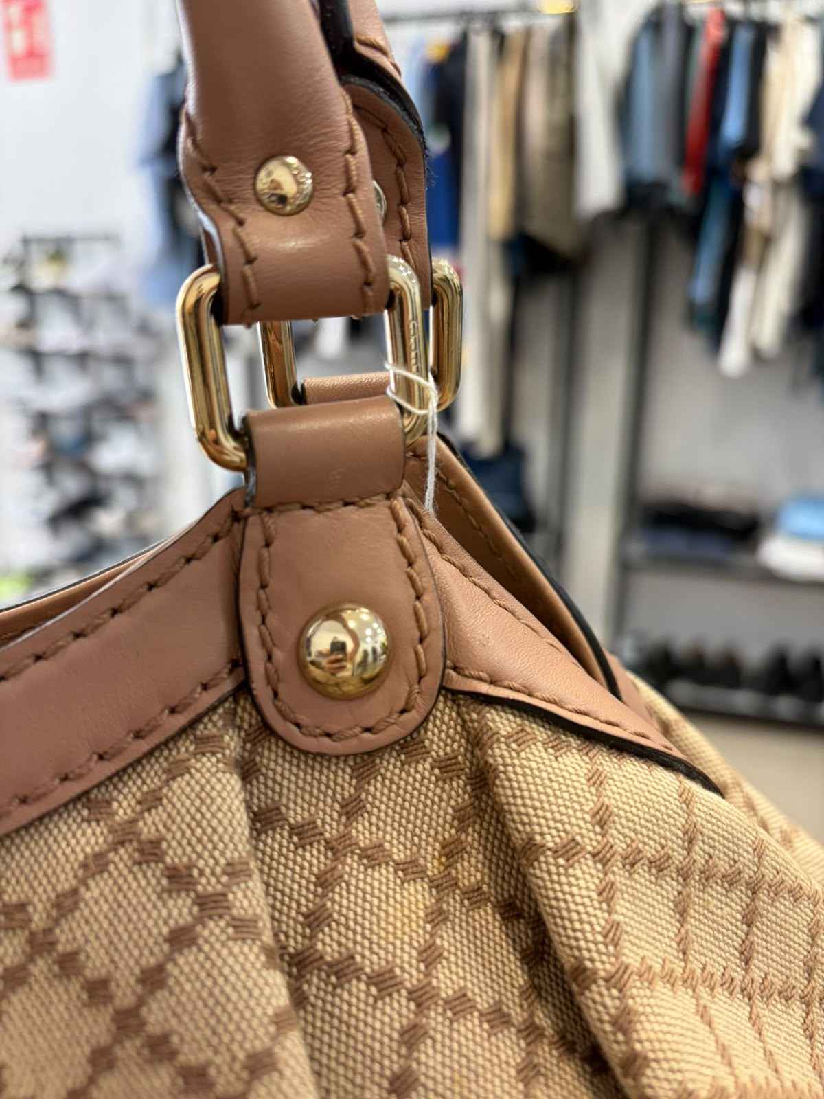 Bolso Gucci Sukey Elegante: La Combinación Perfecta de Estilo y Funcionalidad