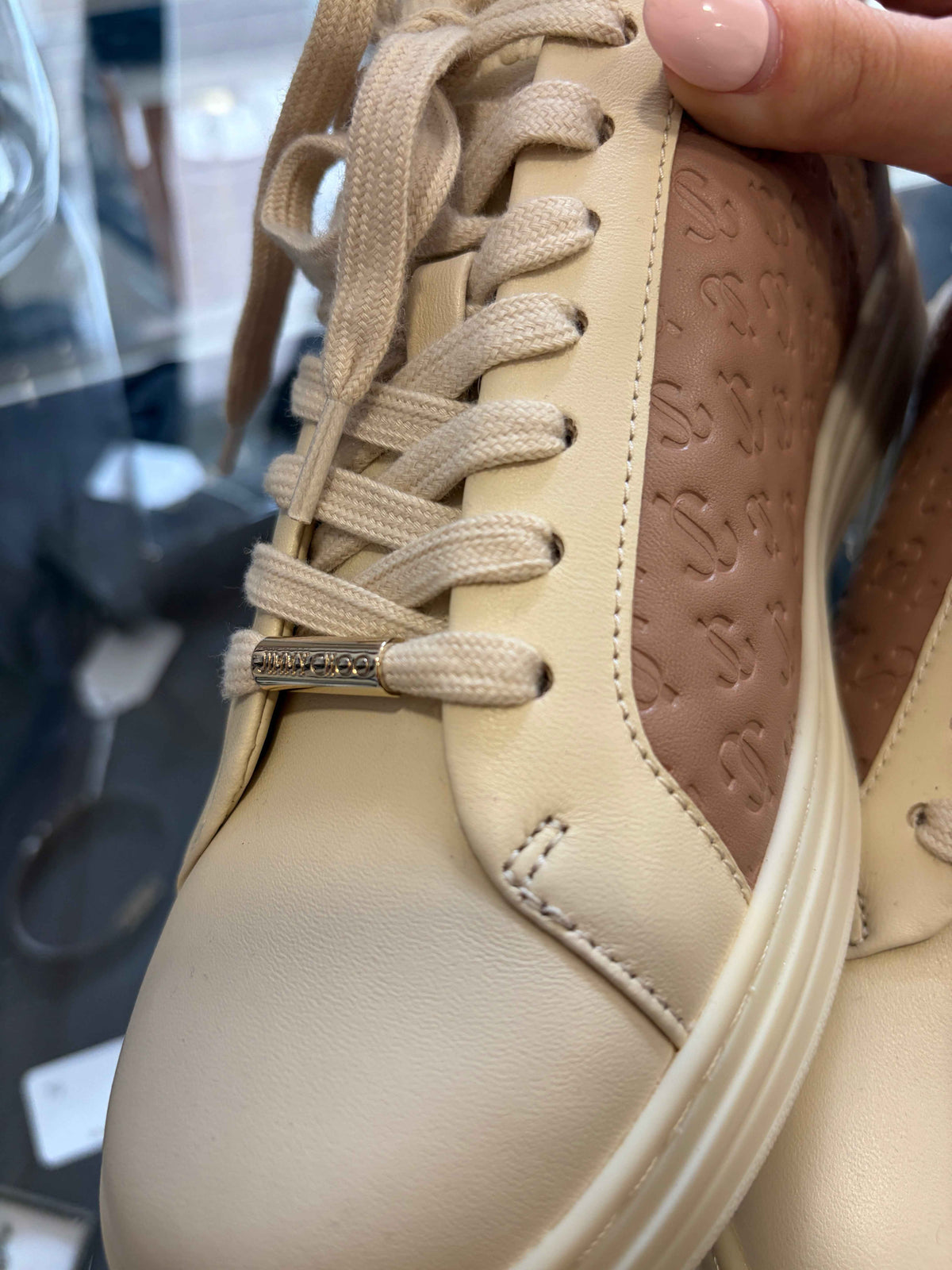 Zapatillas Jimmy Choo Rome: Elegancia y Confort en Piel Bitono con Monograma