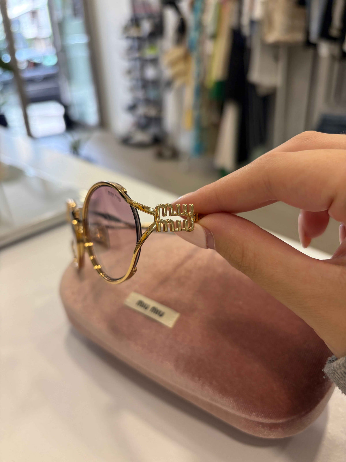 Gafas de sol Miu Miu MU 52YS - Elegancia y Estilo en Cada Rayo de Sol