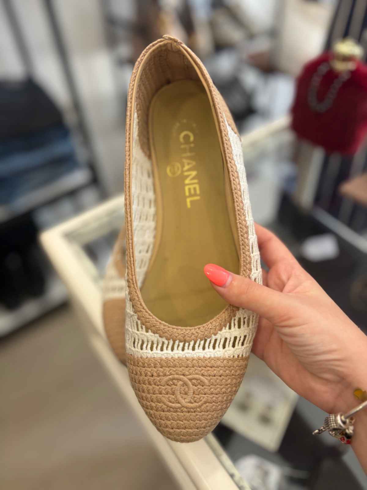 Bailarinas de Raffia Chanel: Elegancia y Comodidad en Cada Paso