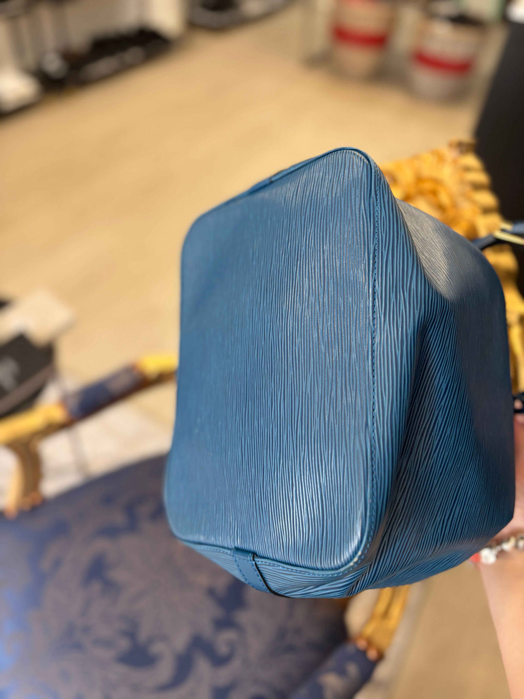 Bolso Louis Vuitton Noé Epi Azul Toledo: Elegancia y Funcionalidad para Cada Ocasión