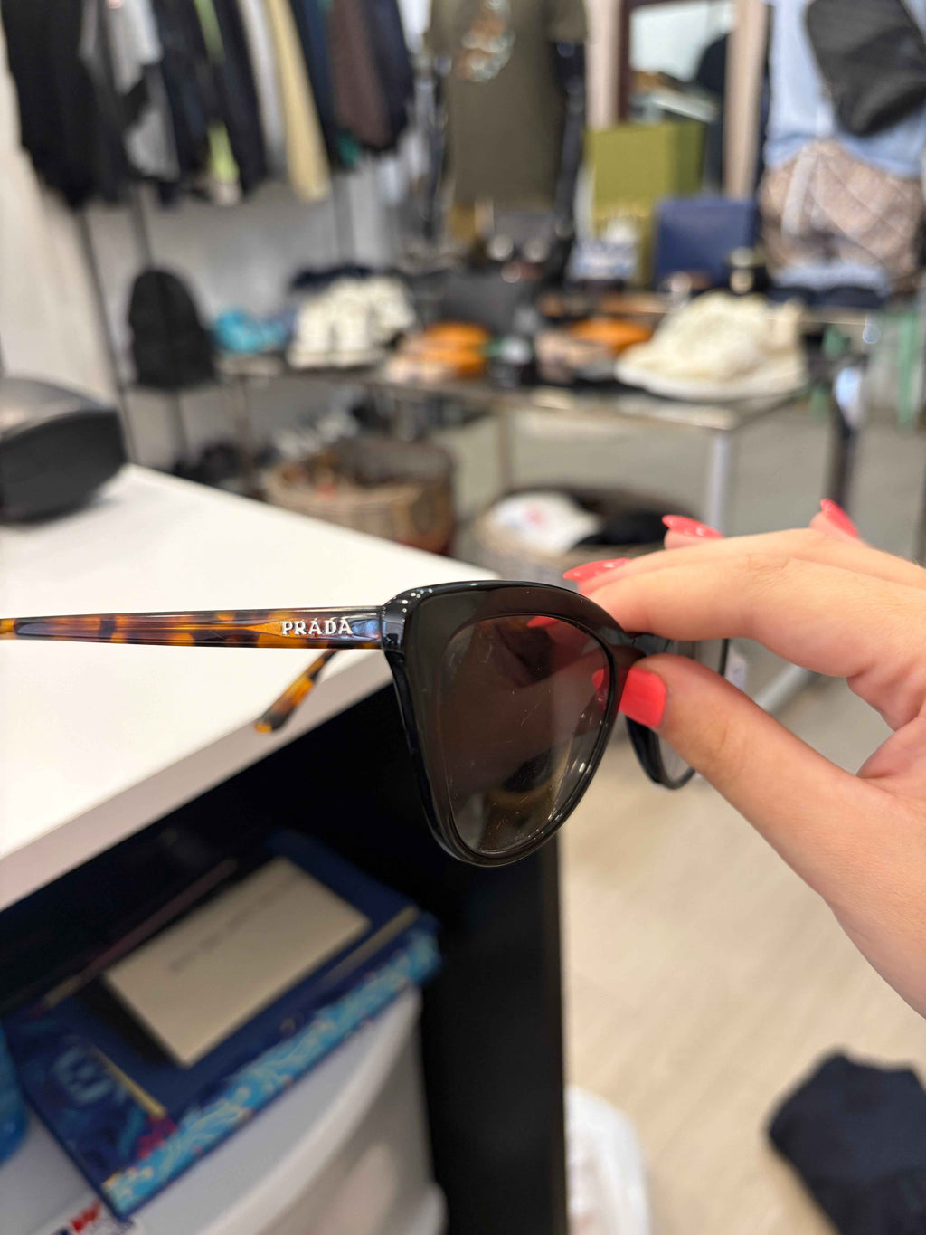 Gafas de sol Prada Catwalk: Elegancia y Protección en Cada Mirada