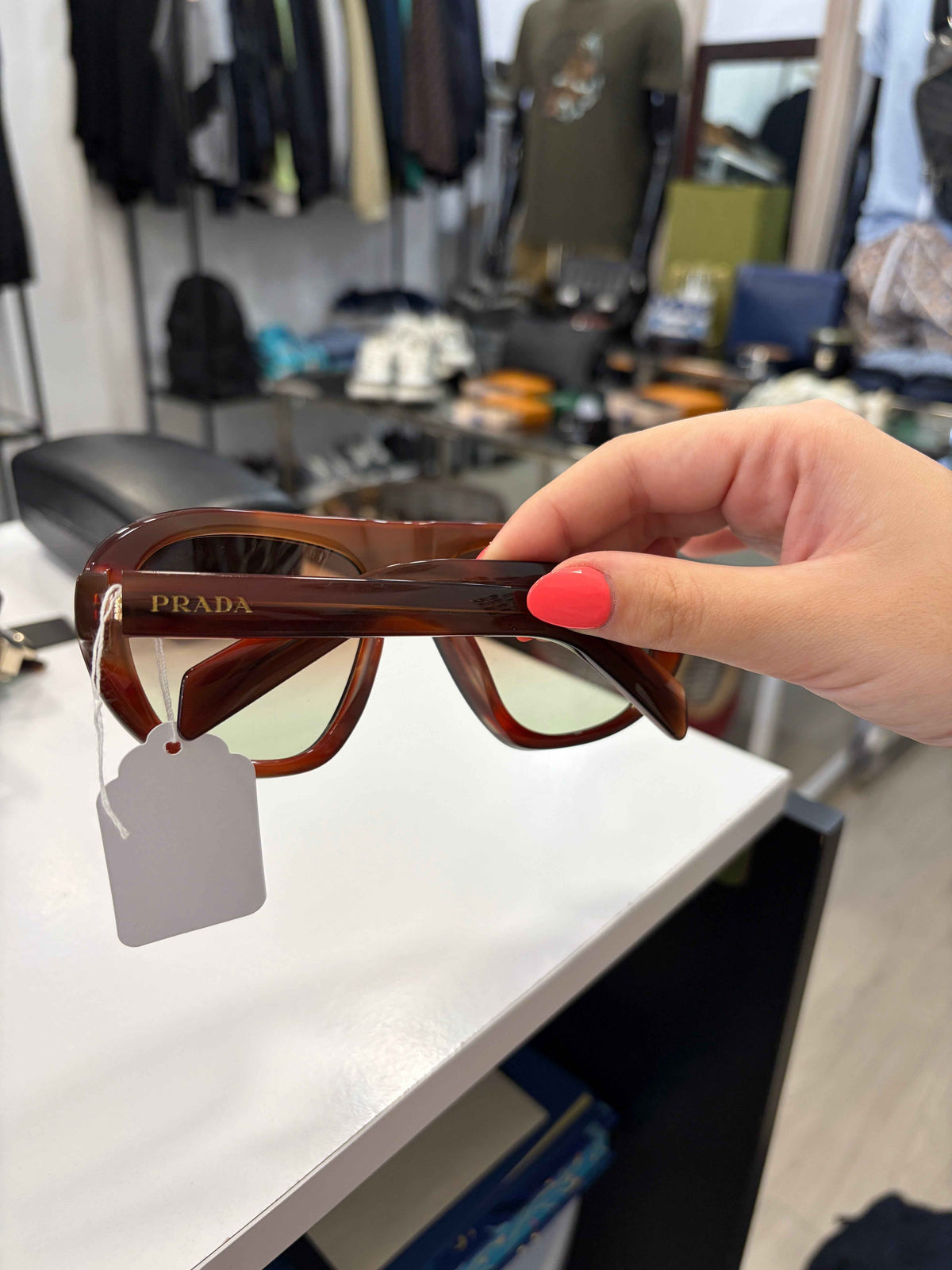 Gafas de Sol Aviador Prada - Estilo, Elegancia y Protección en Cada Mirada
