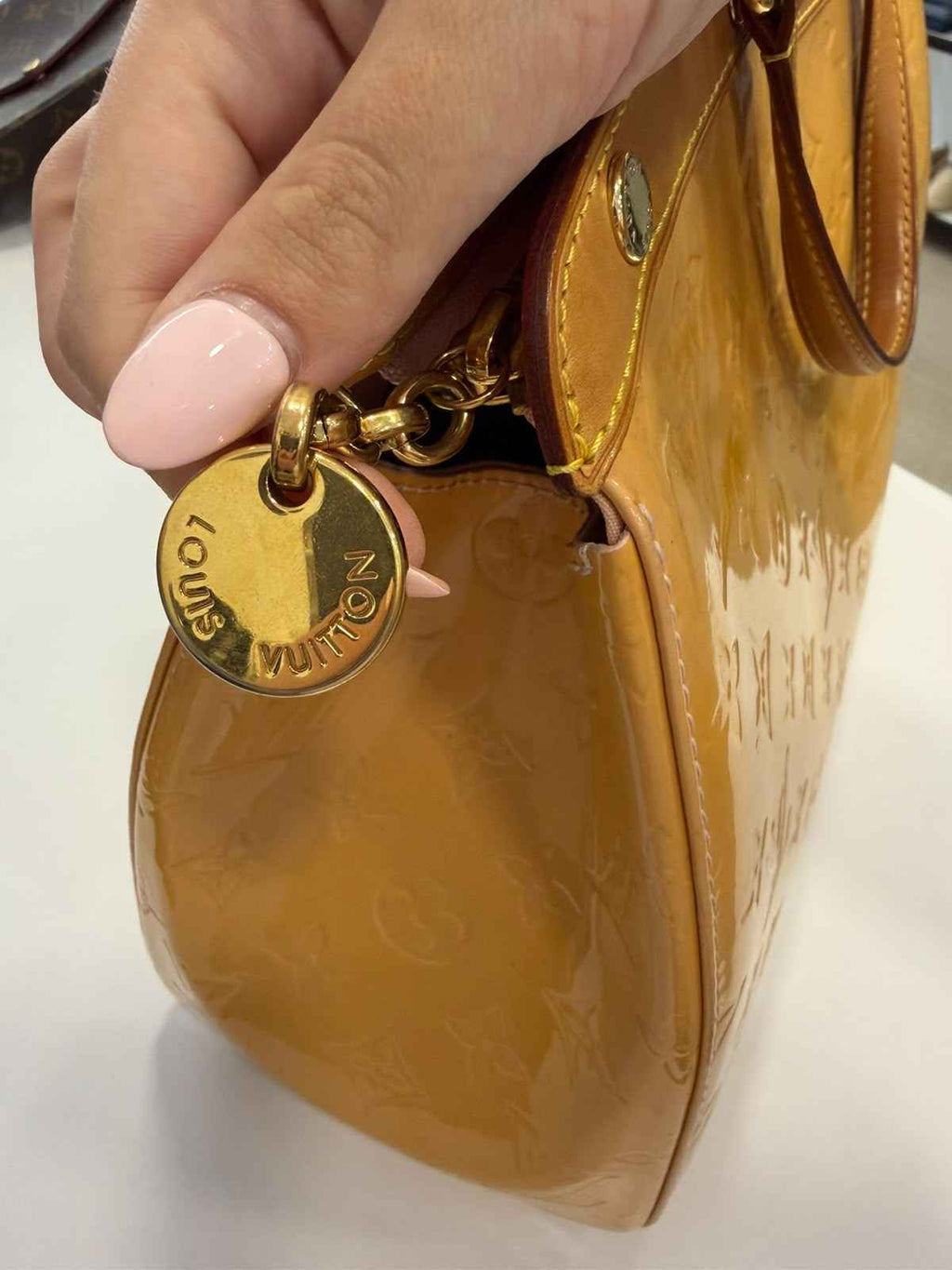 Bolso Louis Vuitton Brea MM: Elegancia y Funcionalidad para Tu Estilo Diario