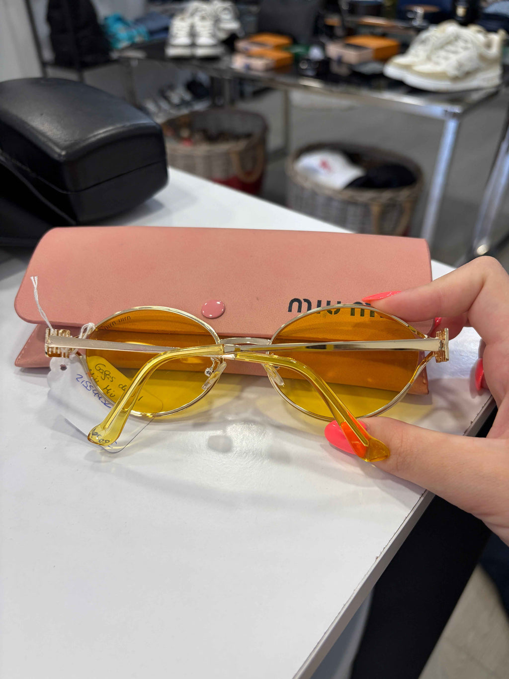 Gafas Miu Miu Rêverie – Edición Amarilla y Oro para un Estilo Único