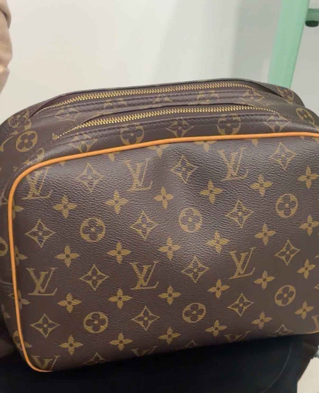 Bolso Bandolera Louis Vuitton Reporter PM: Estilo Urbano con Toque Clásico