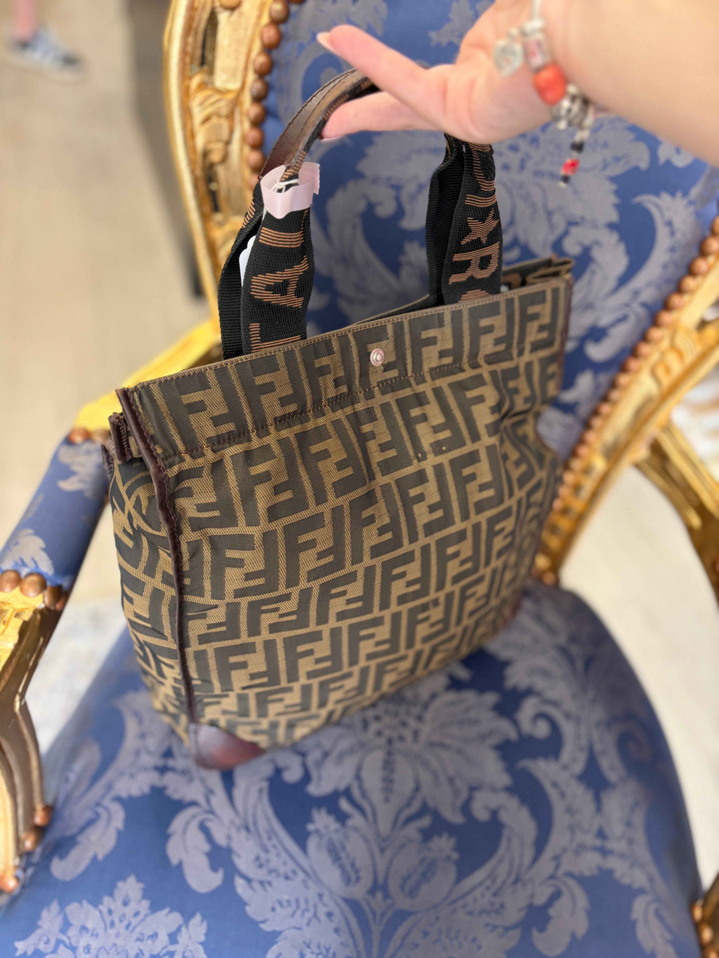 Bolso Shopper Plegable Fendi Zucca: Elegancia y Versatilidad en Jacquard Marrón