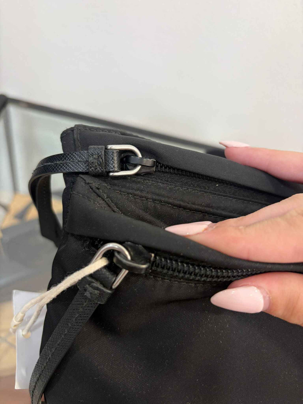 Riñonera Prada Re-Nylon negra: La Combinación Perfecta de Estilo y Sostenibilidad