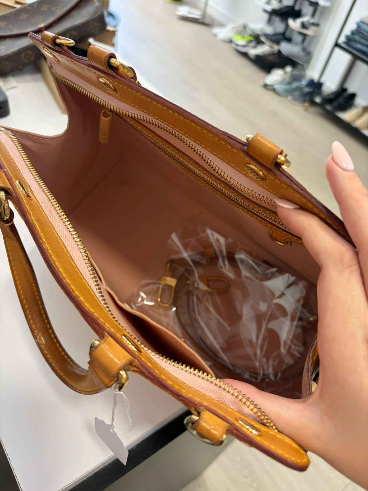 Bolso Louis Vuitton Brea MM: Elegancia y Funcionalidad para Tu Estilo Diario