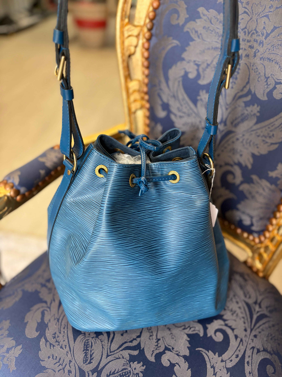 Bolso Louis Vuitton Noé Epi Azul Toledo: Elegancia y Funcionalidad para Cada Ocasión