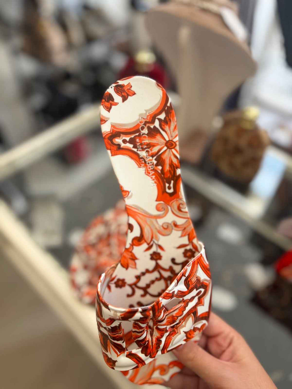 Sandalias Dolce & Gabbana: Estilo y Confort para Cada Ocasión