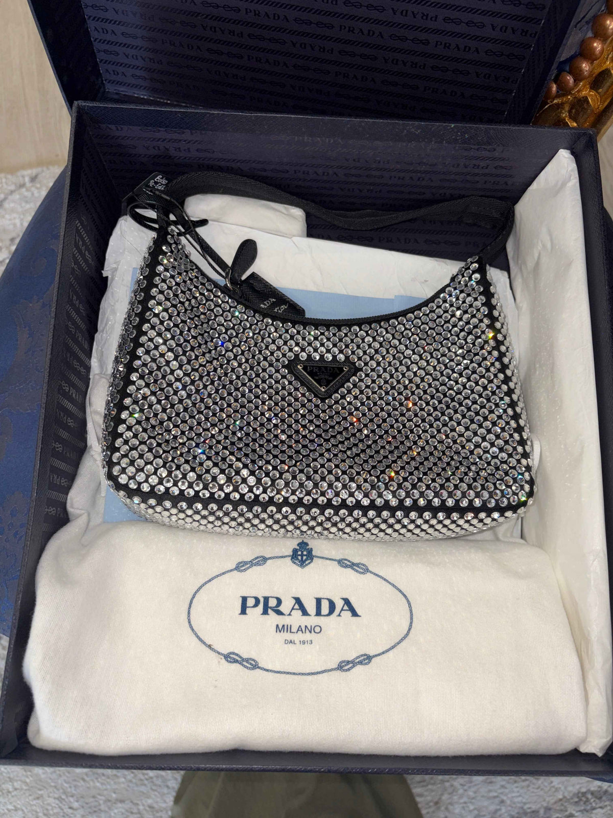 Minibolso de Hombro Prada Re-Edition 2000: Elegancia y Estilo Atemporal