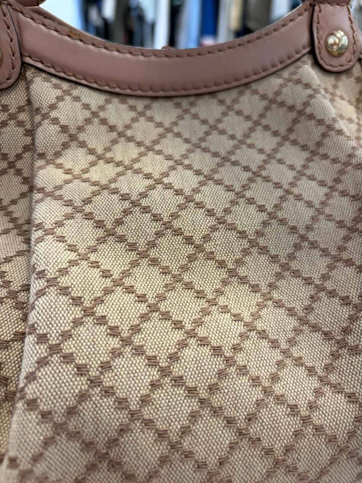 Bolso Gucci Sukey Elegante: La Combinación Perfecta de Estilo y Funcionalidad