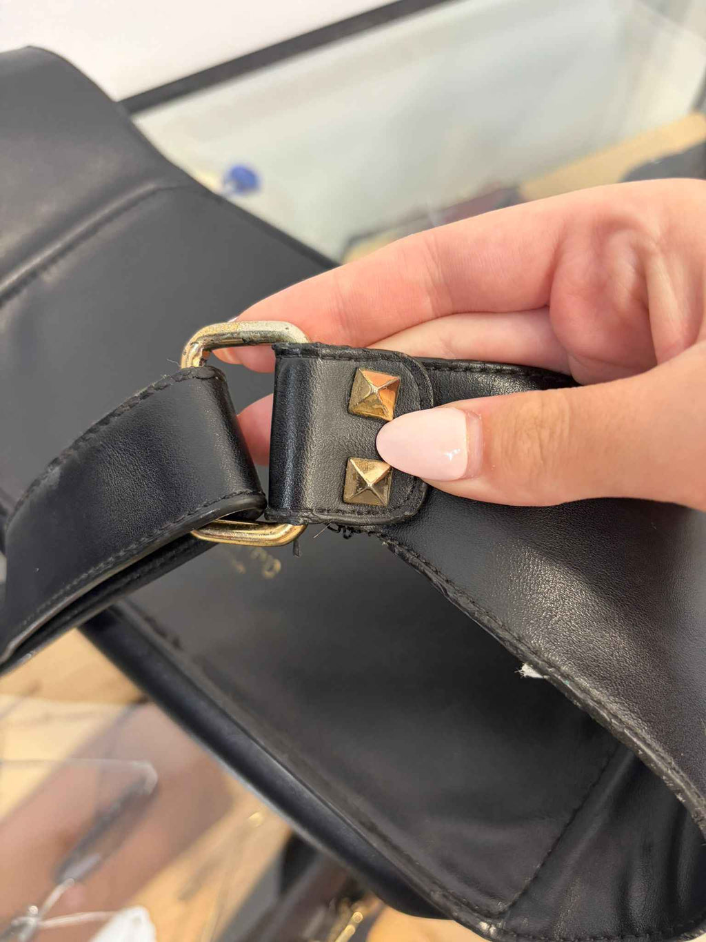 Bandolera Valentino Garavani VLTN: Elegancia y Versatilidad en Cada Detalle