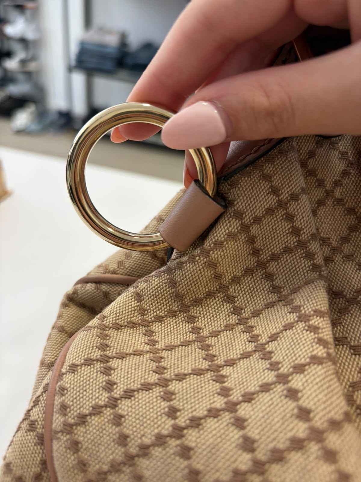 Bolso Gucci Sukey Elegante: La Combinación Perfecta de Estilo y Funcionalidad