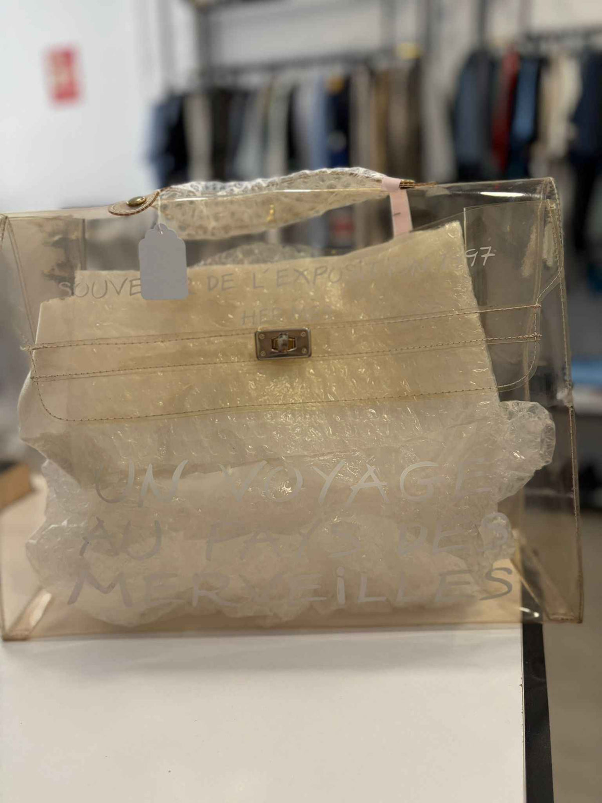 Bolso Hermès Vinyl Kelly 40'' – Un icónico souvenir de lujo