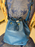 Bolso Louis Vuitton Noé Epi Azul Toledo: Elegancia y Funcionalidad para Cada Ocasión