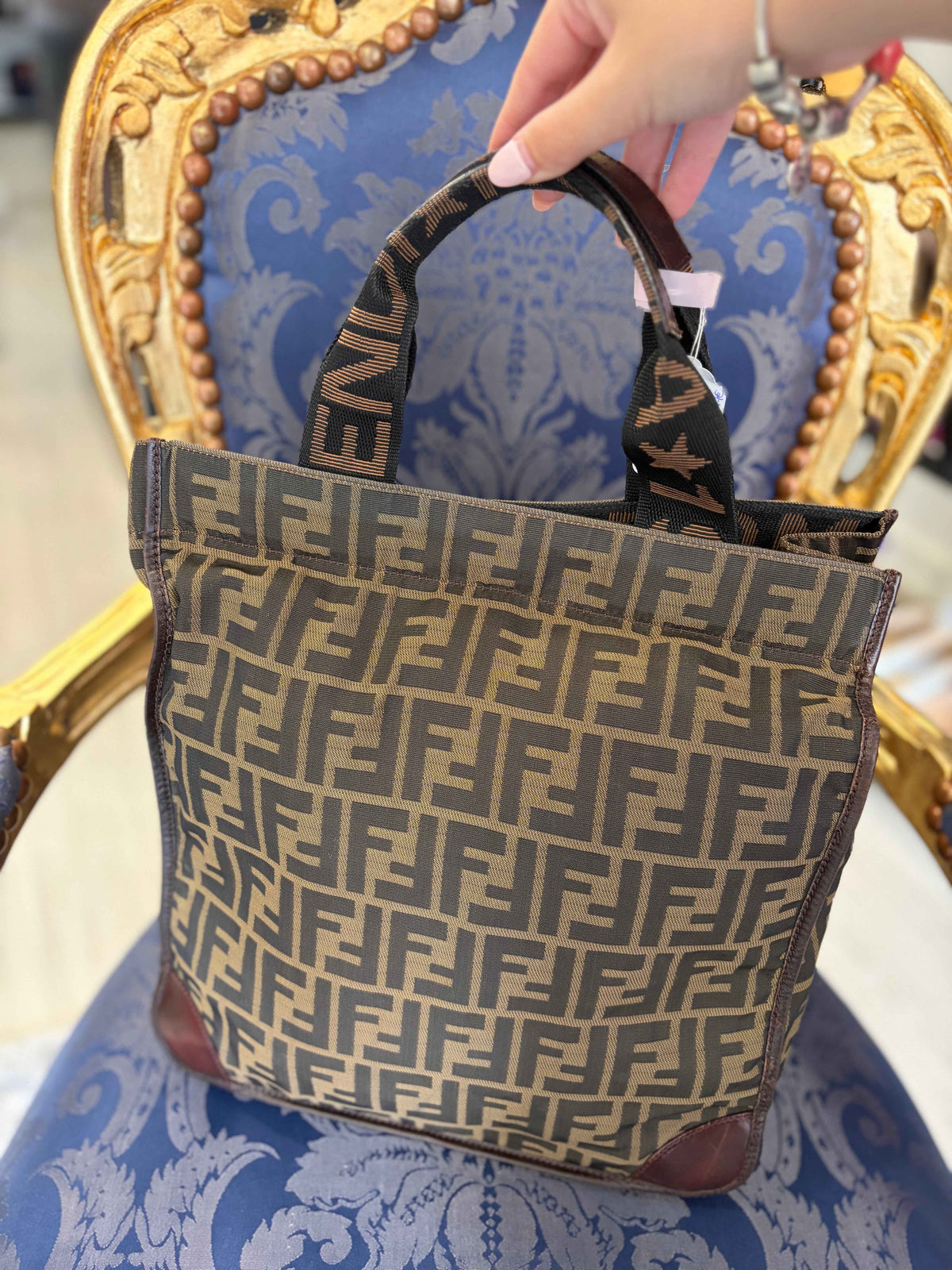Bolso Shopper Plegable Fendi Zucca: Elegancia y Versatilidad en Jacquard Marrón