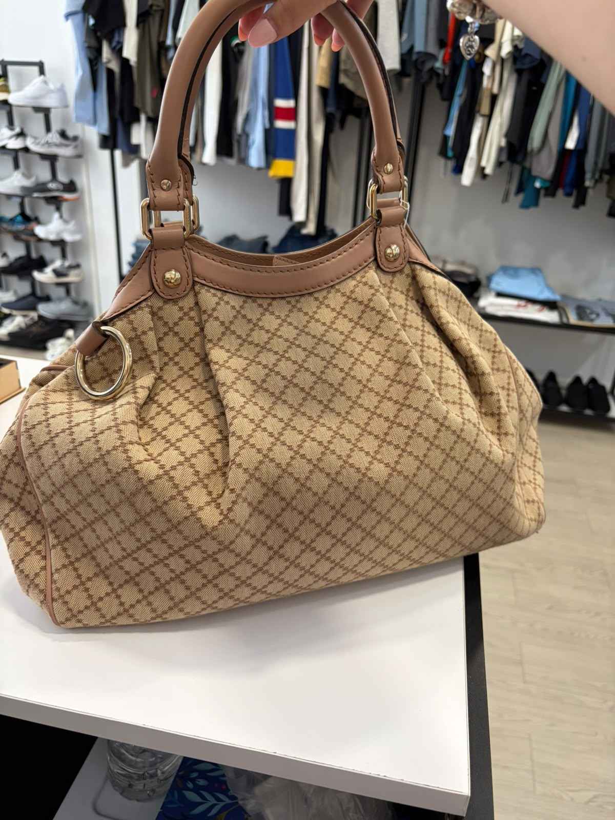 Bolso Gucci Sukey Elegante: La Combinación Perfecta de Estilo y Funcionalidad