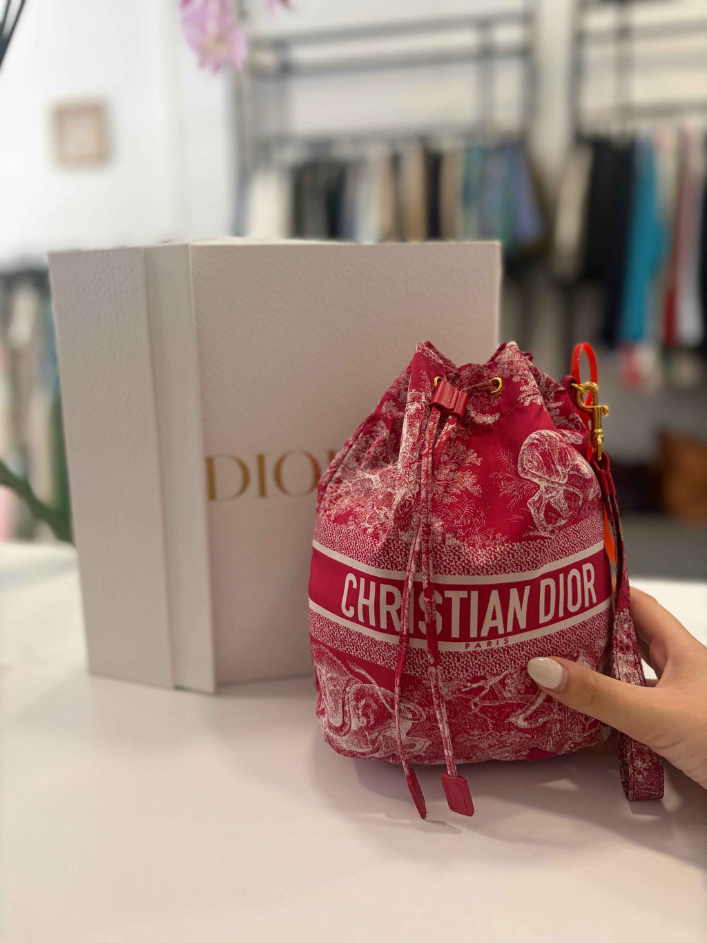 Bolso Bucket Bag Dior Toile Jouy Rosa: Elegancia y Estilo para Cada Ocasión