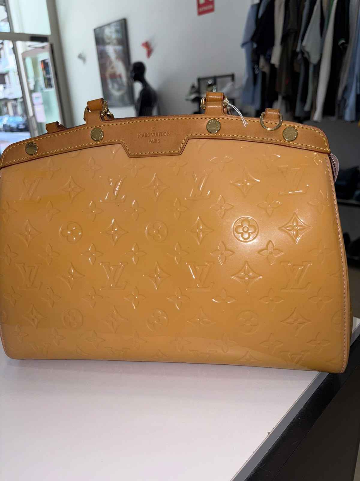 Bolso Louis Vuitton Brea MM: Elegancia y Funcionalidad para Tu Estilo Diario