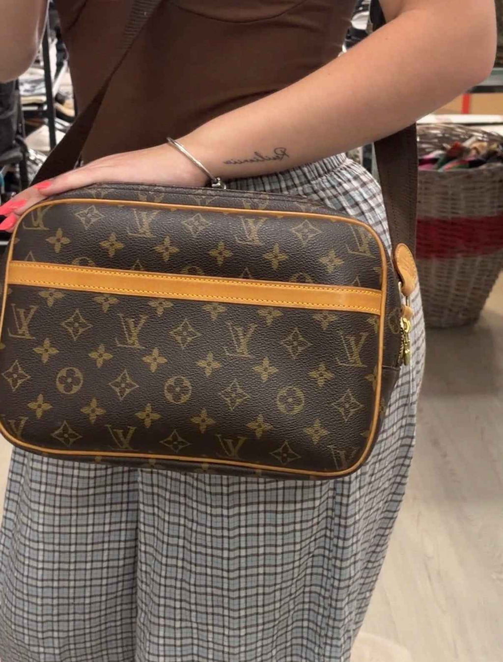 Bolso Bandolera Louis Vuitton Reporter PM: Estilo Urbano con Toque Clásico